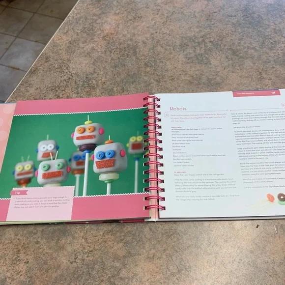 Bakerella Cake Pop Cookbook - Picture 9 of 16